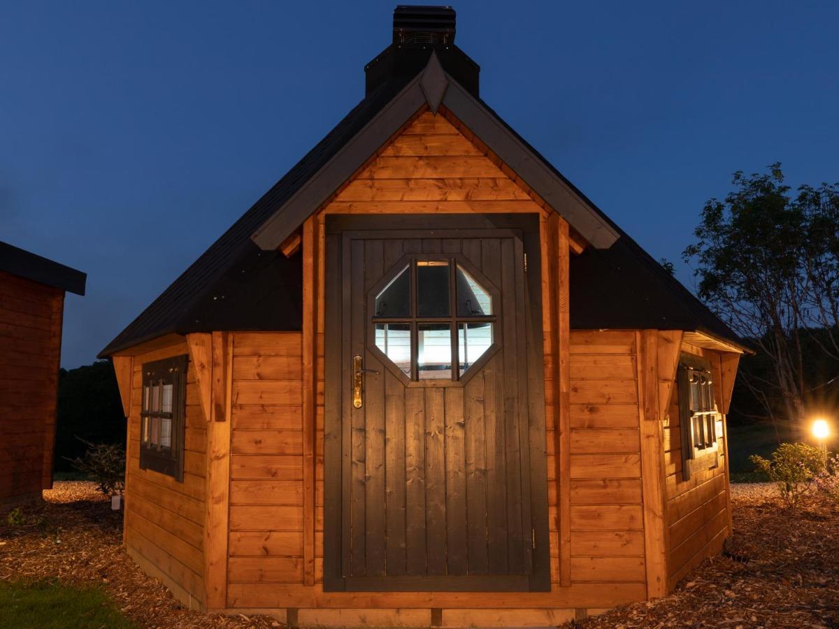 Weedingshall Lodges Falkirk Exterior photo